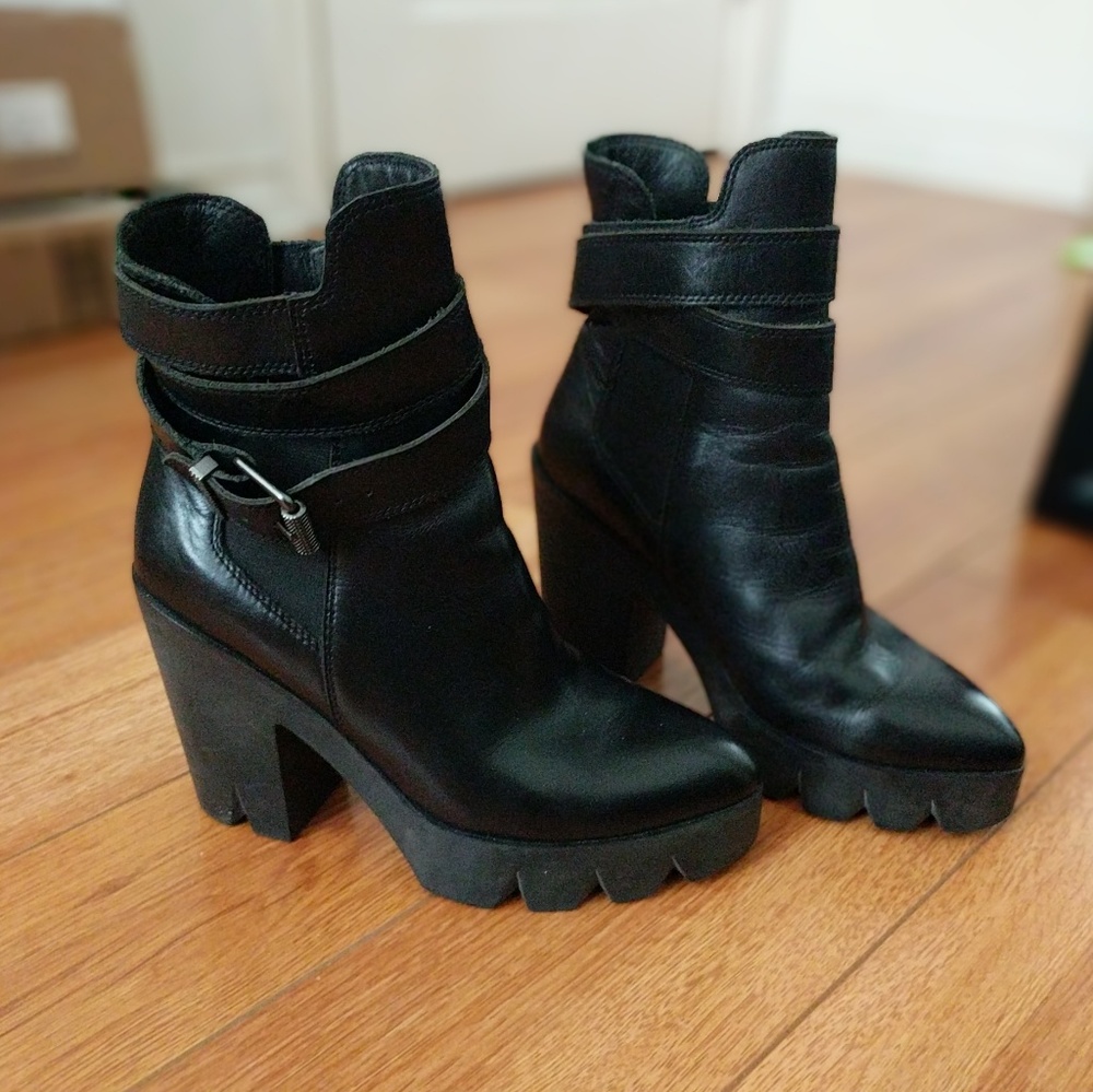Ash Tank Boots Size 37